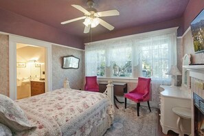 4 bedrooms, iron/ironing board, free WiFi, bed sheets - Great Spot for Groups! (Santa Barbara)
