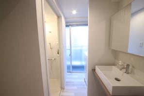201 | Bathroom | Shower, free toiletries, hair dryer, electronic bidet