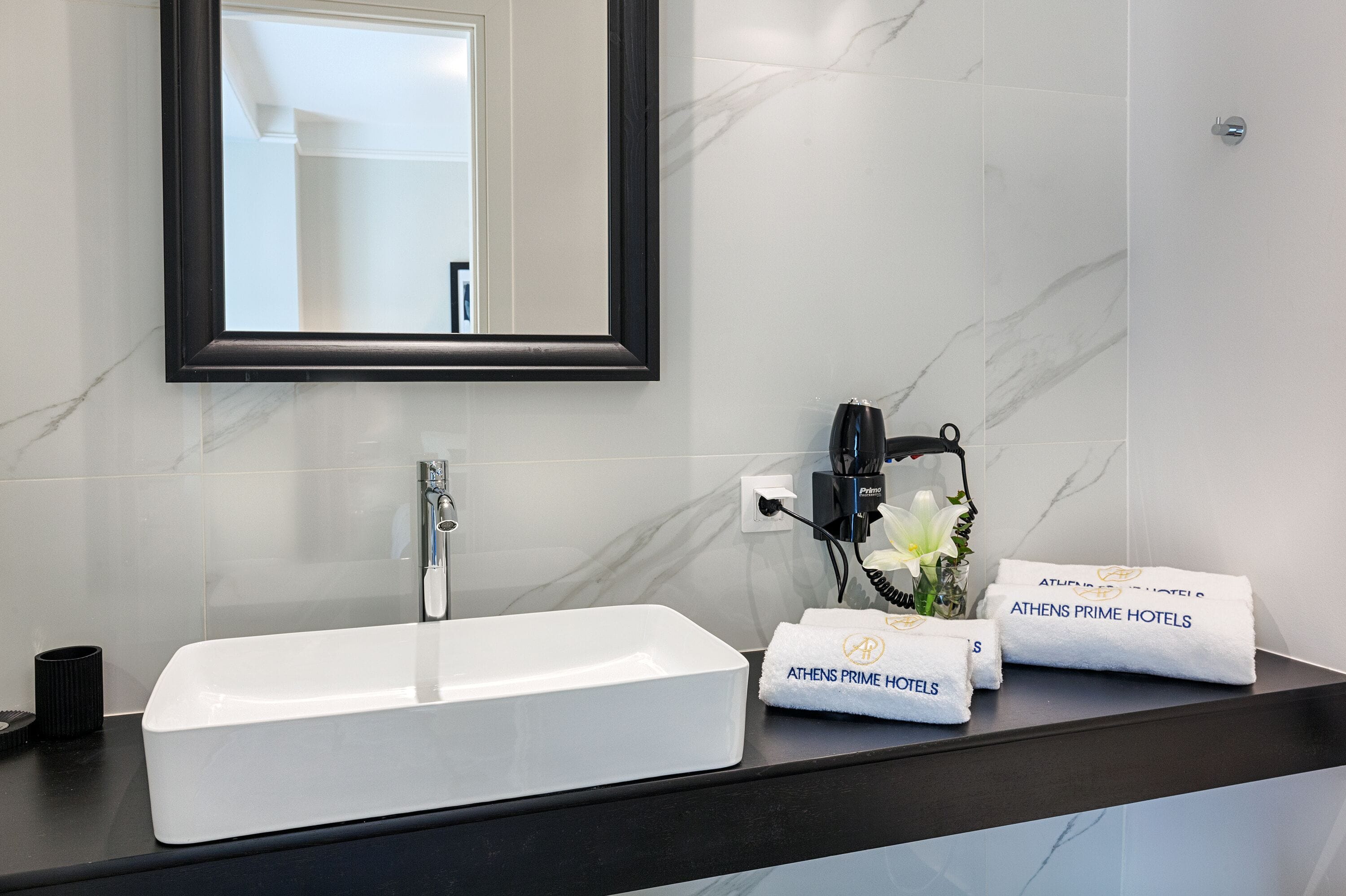 deluxe double room, hot tub | bathroom | rainfall showerhead, free toiletries, hair dryer, bidet