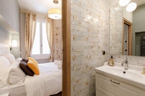 3 habitaciones, tabla de planchar con plancha y wifi gratis 