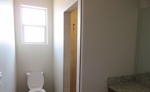 Combined shower/tub, towels - New Home. Visit national parks, Lake Powell, Minutes to Antelope Point Marina. (Page)