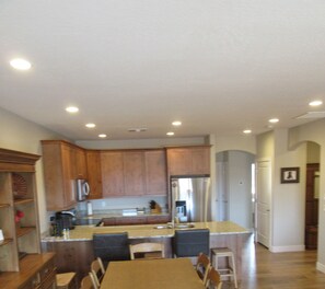 Dining - New Home. Visit national parks, Lake Powell, Minutes to Antelope Point Marina. (Page)