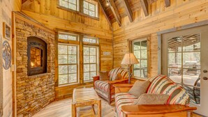 House, 3 Bedrooms | Living room | TV