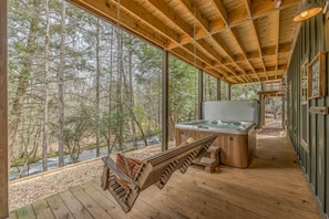 Outdoor spa tub