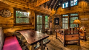 House, 3 Bedrooms | In-room dining