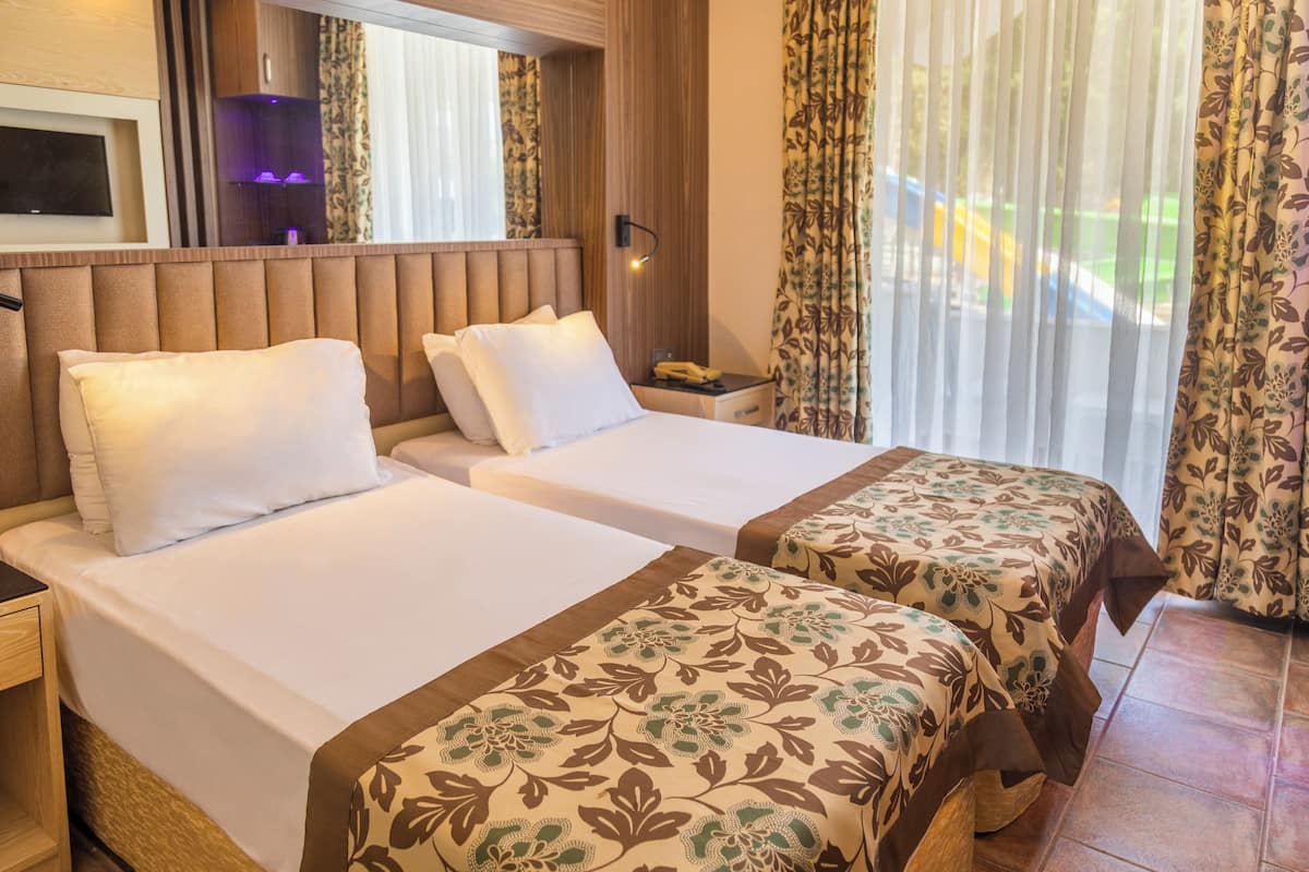 WiFi, bed sheets