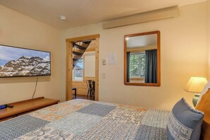 1 bedroom, travel cot, WiFi, bed sheets