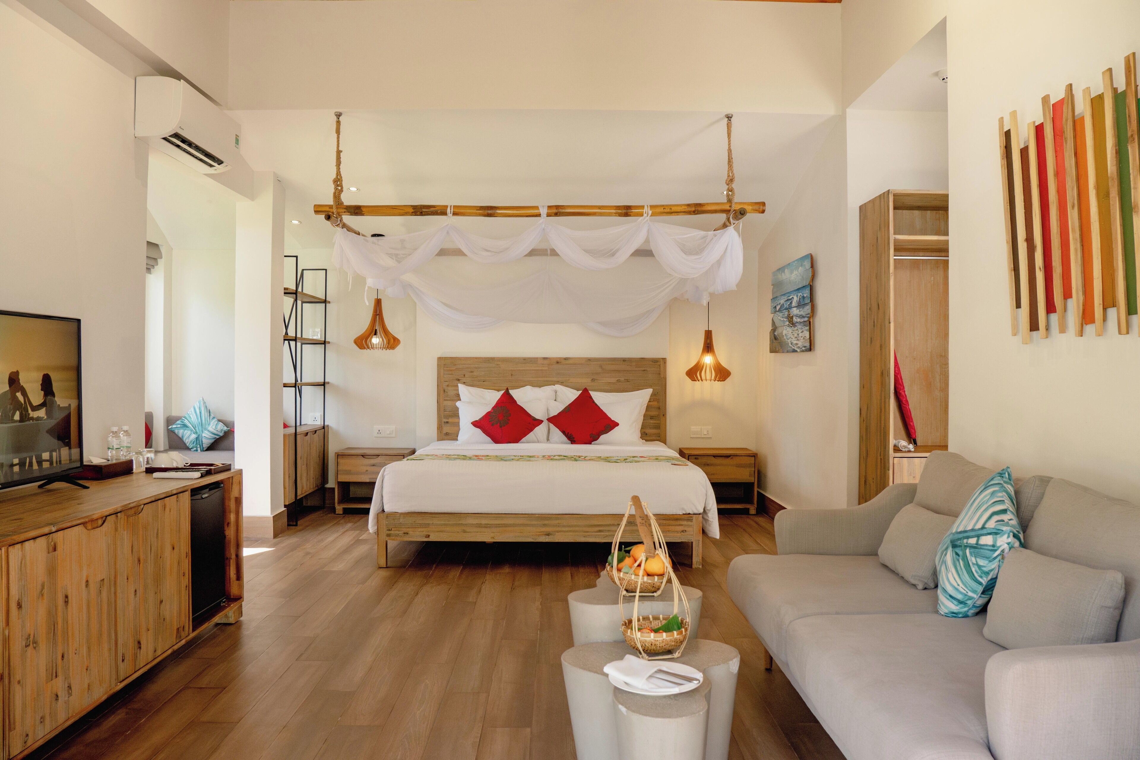 Sea View Bungalow with King Bed | Minibar, in-room safe, desk, soundproofing