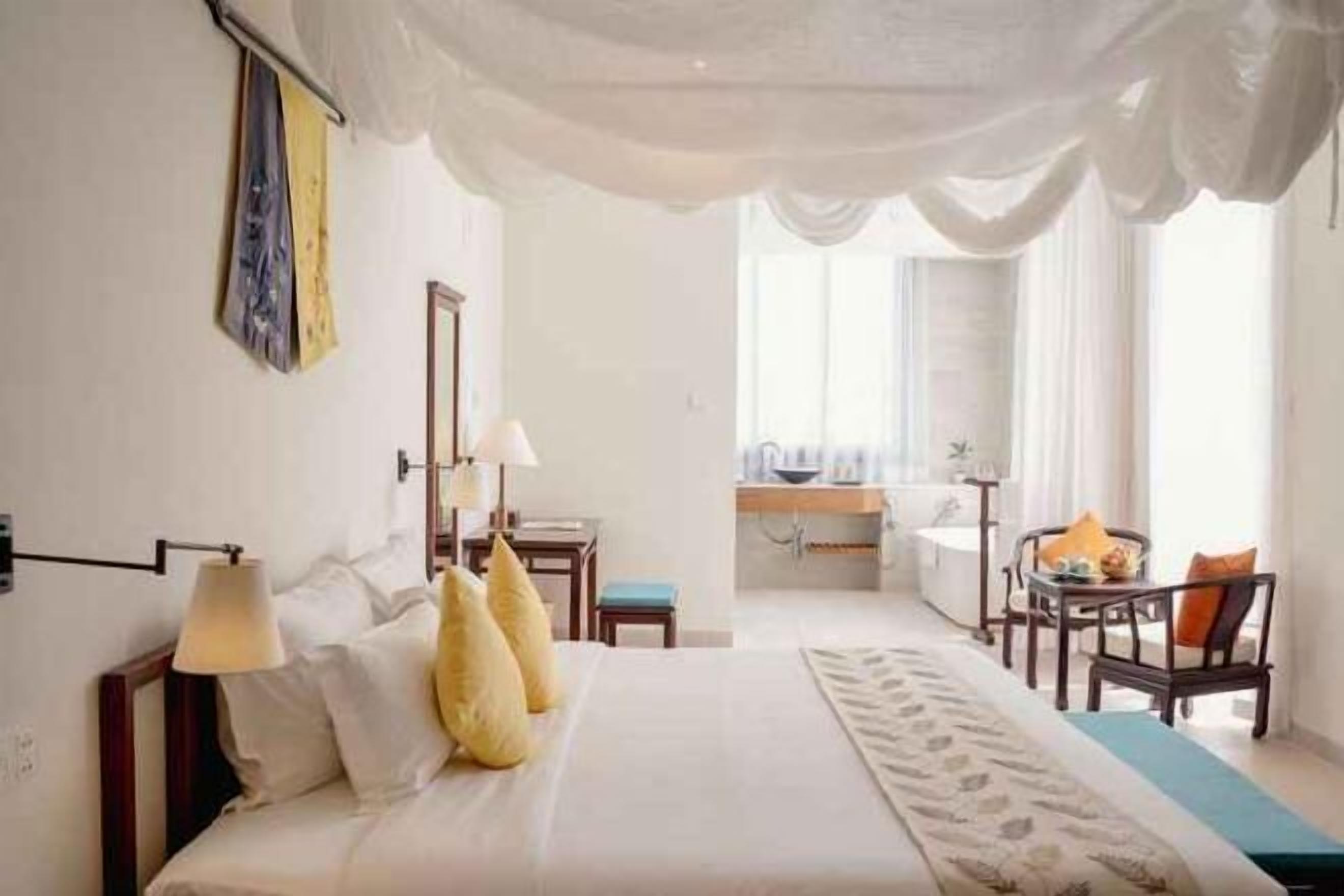 Minibar, in-room safe, soundproofing, iron/ironing board