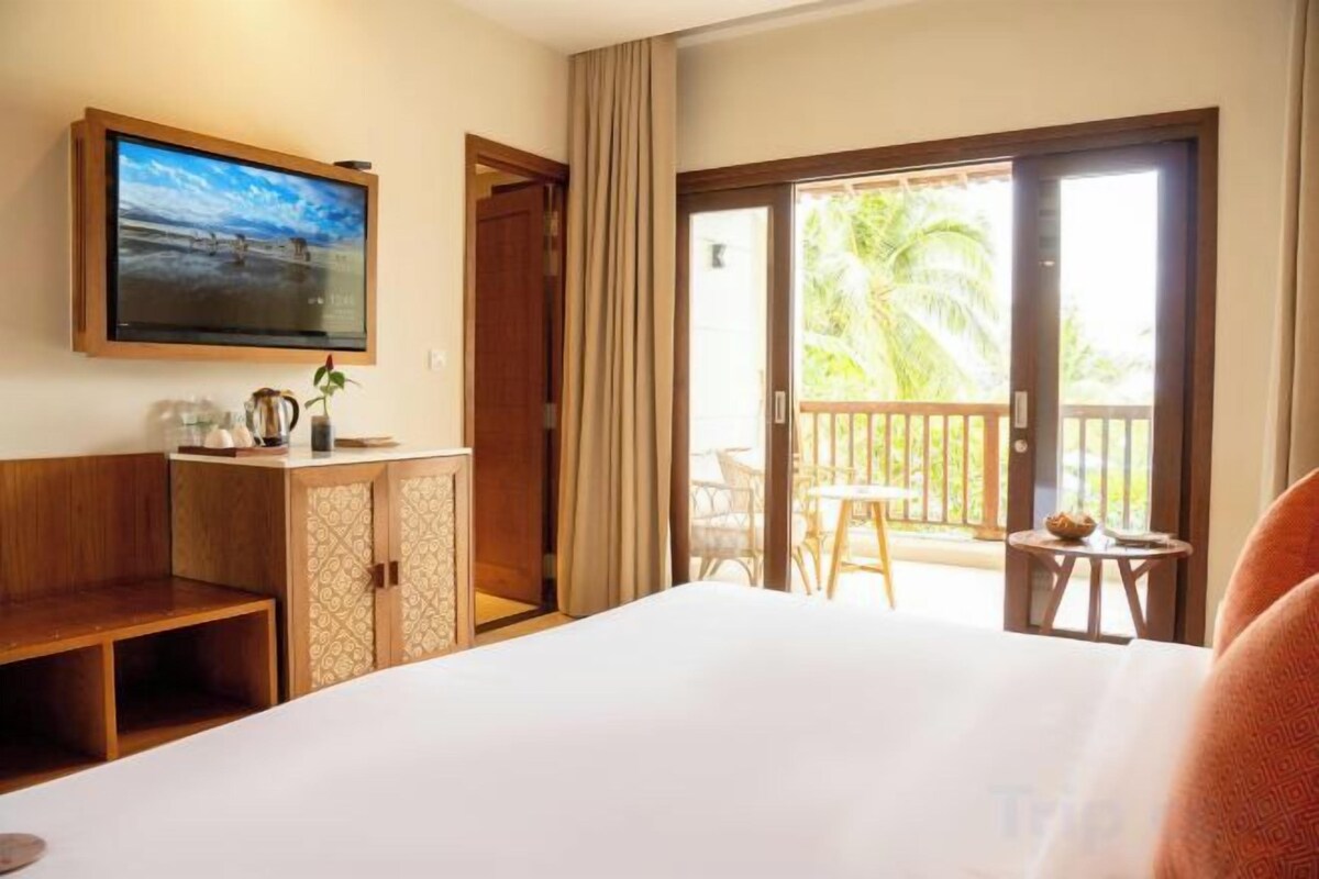 Minibar, in-room safe, desk, soundproofing