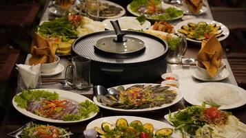 2 restaurants, breakfast served