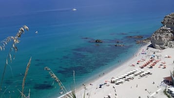 Privat strand i närheten och gratis transport till/från stranden