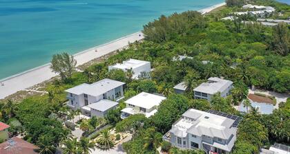 Sandy Seas Villa - Just one home from the Sand