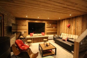 TV, fireplace - Chalet Les 3 Biches, resort center (Font-Romeu-Odeillo-Via)