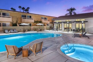 حمّام سباحة خارجي