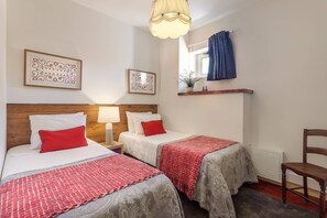 3 chambres, fer et planche à repasser, accès Internet, draps fournis
