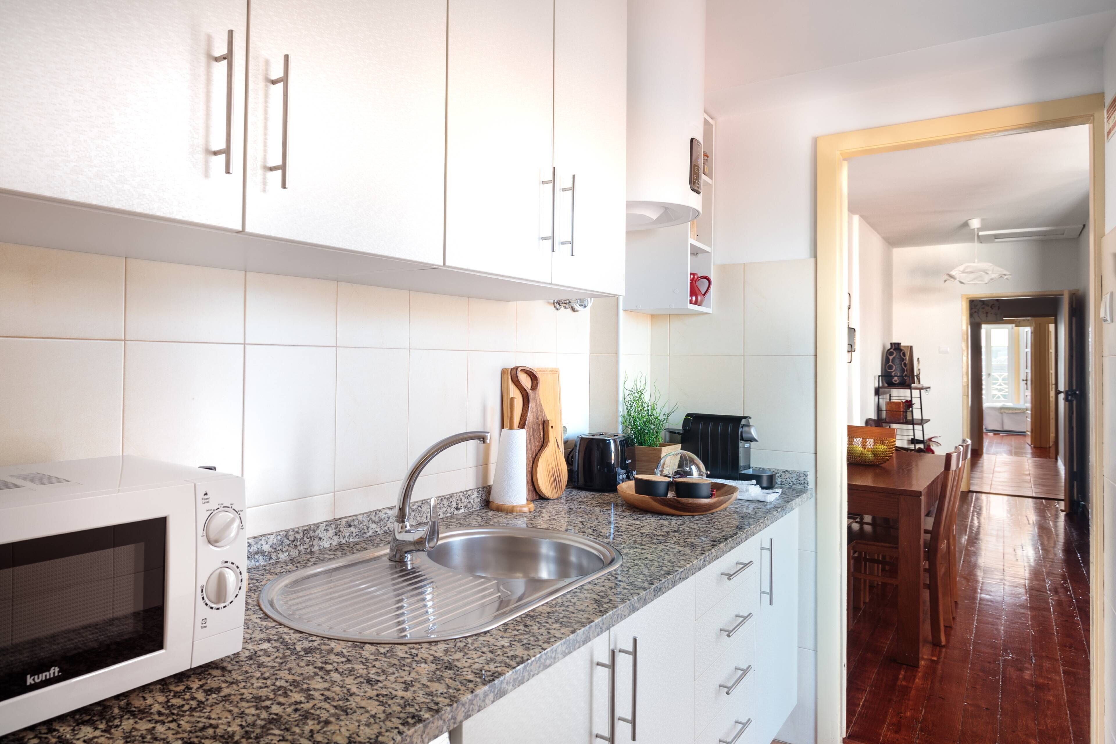 Geladeira, micro-ondas, fogão, cooktop