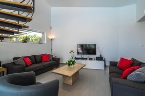 Fernseher, Tischfußball