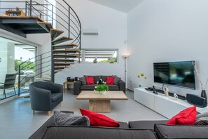 Fernseher, Tischfußball