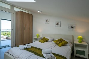 4 bedrooms, in-room safe, iron/ironing board, travel cot