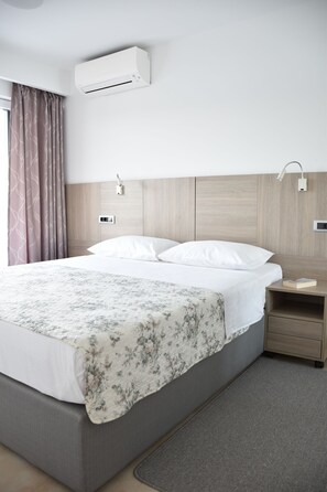 Apartment, 1 Double Bed with Sofa bed, Sea View | In-room safe, iron/ironing board, free cribs/infant beds, free WiFi - Villa Vita (Novalja)