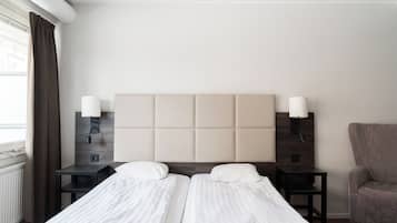 Chambre Triple Standard, 3 lits une place, salle de bains commune