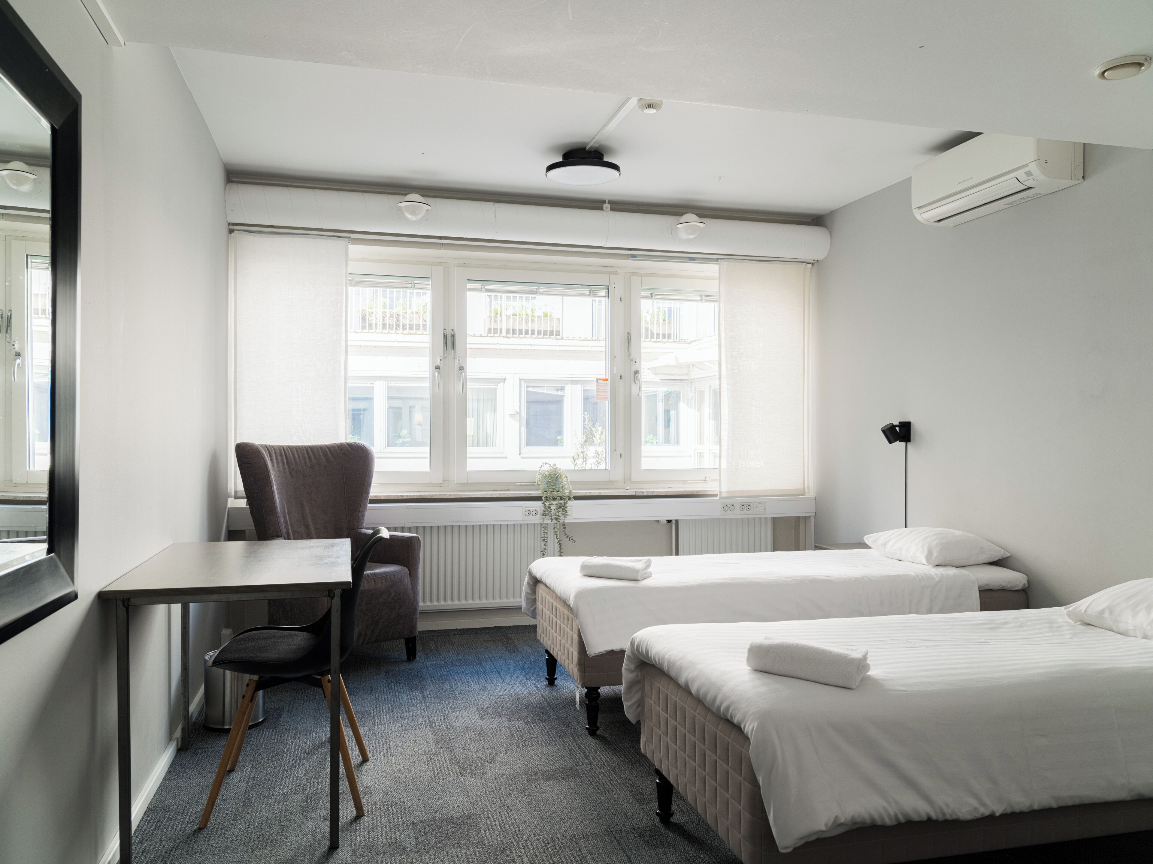 Habitación estándar con 2 camas individuales, 2 camas individuales, baño compartido | Wifi gratis y ropa de cama