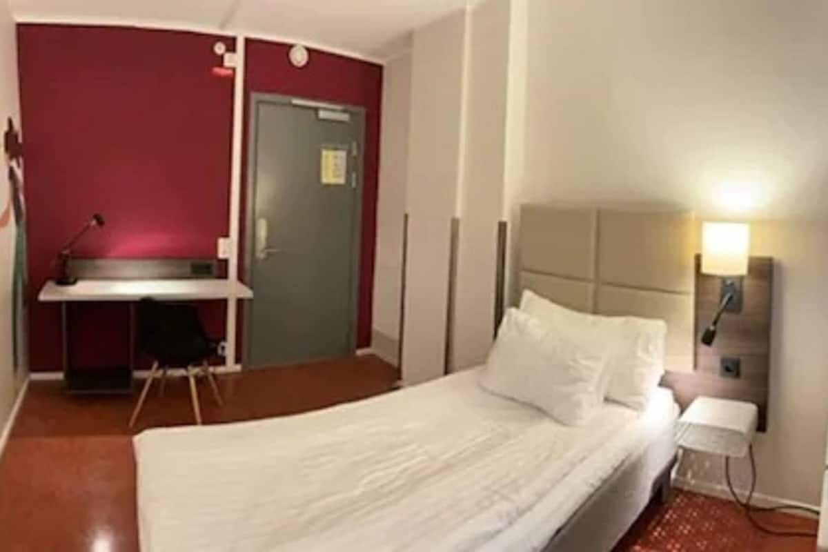 Chambre Simple, 1 lit une place, salle de bains commune | Wi-Fi gratuit, draps fournis