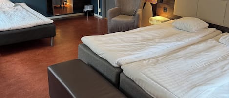 Chambre triple Standard, 3 lits jumeaux, salle de bains commune | AccĂšs au Wi-Fi (inclus), literie fournie