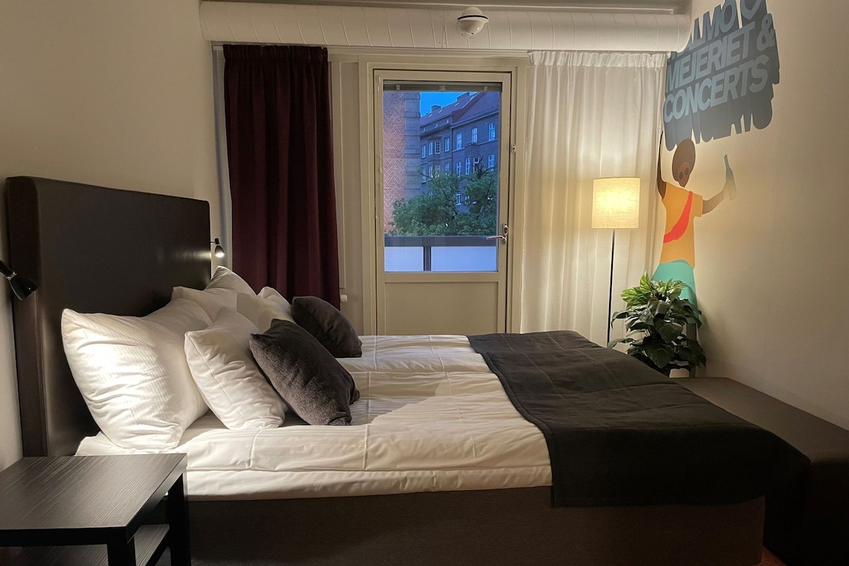 WiFi (free), bed sheets