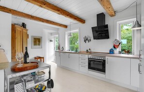 Kjøleskap, kokeplater og oppvaskmaskin