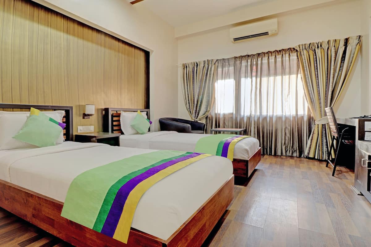 Deluxe Room | Desk, free WiFi, bed sheets