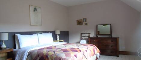 2 bedrooms, iron/ironing board, travel cot, free WiFi