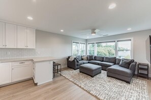 Smart TV, fireplace, DVD player