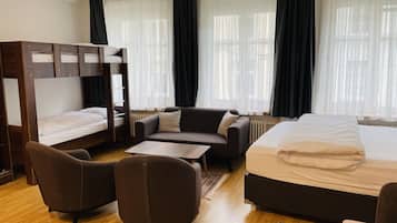 Ferros/tábuas de passar roupa, Wi-Fi de cortesia, roupa de cama