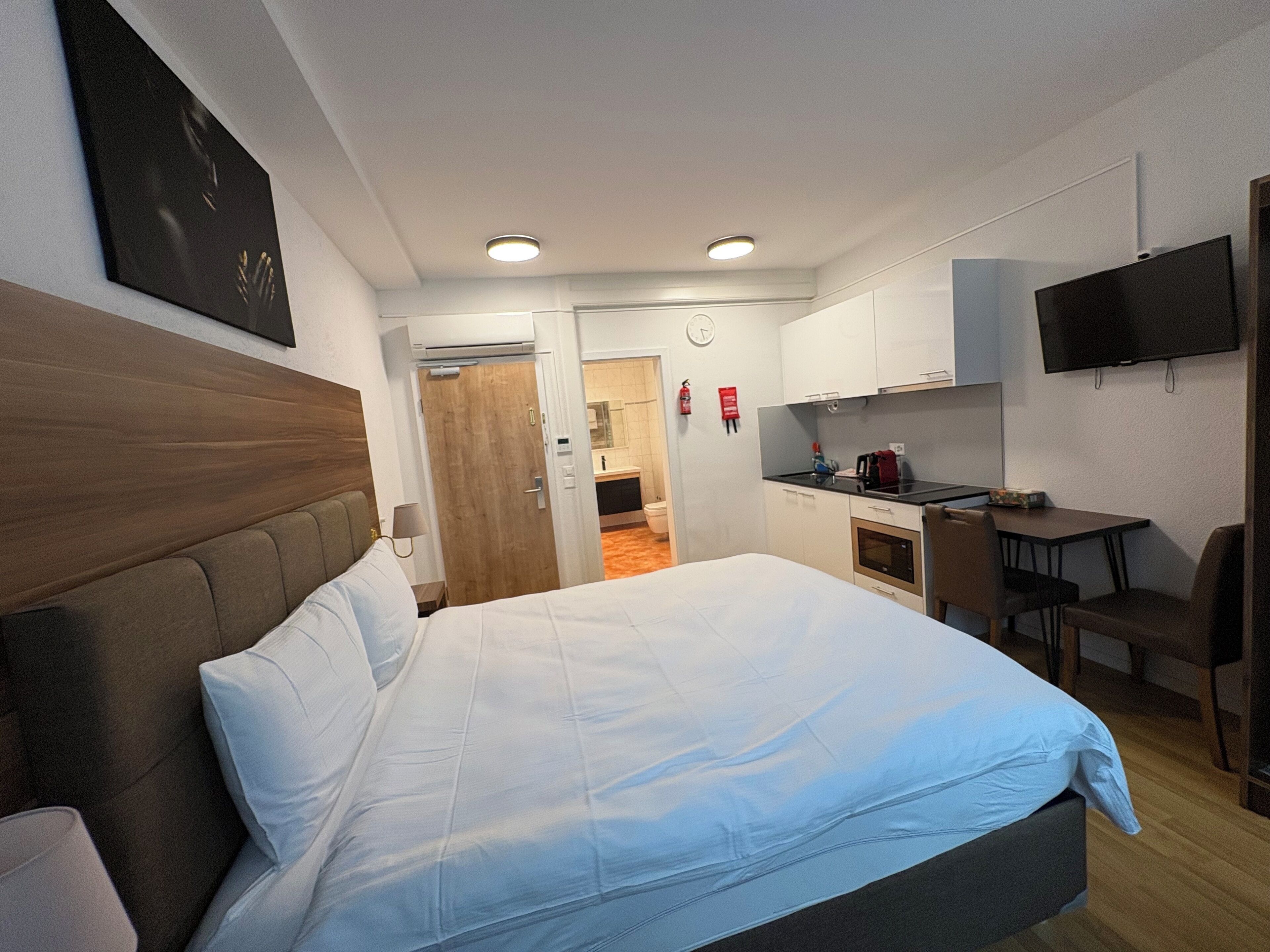 Iron/ironing board, free WiFi, bed sheets