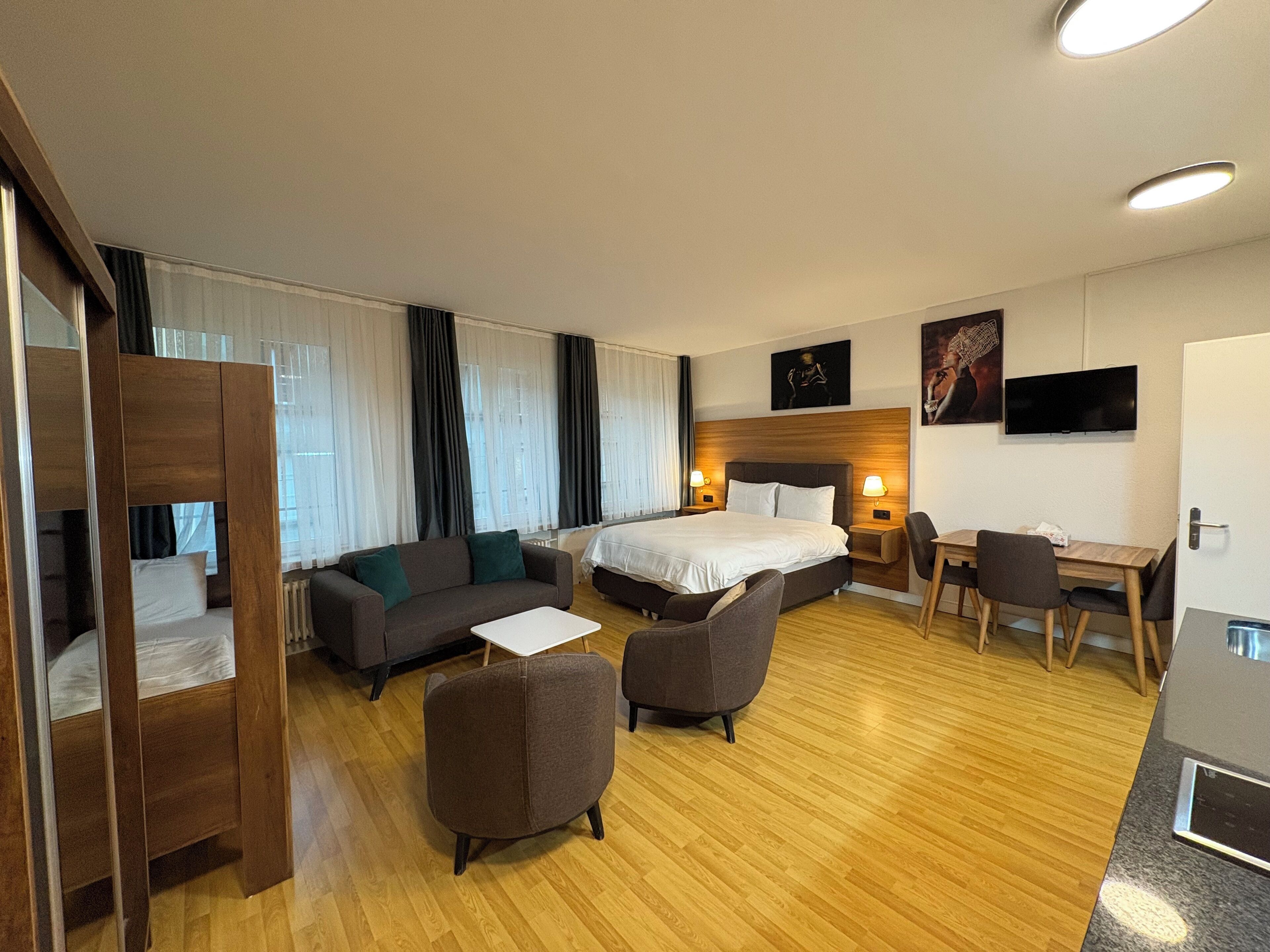 Iron/ironing board, free WiFi, bed sheets