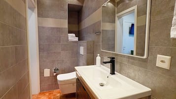 Quadruple Room, City View | Bathroom