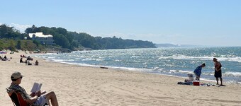 ❤️ Short Walk to Sandy Beach, Downtown, Lakefront & Lighthouse ❤️ Spacious House