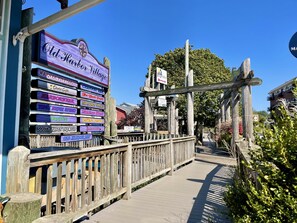 Property grounds - ❤️ Short Walk to Sandy Beach, Downtown, Lakefront & Lighthouse ❤️ Spacious House (South Haven)