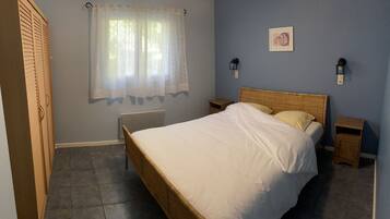 2 bedrooms, in-room safe, iron/ironing board, travel crib