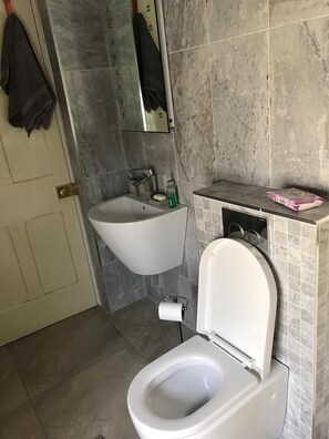 Apartment | Bathroom