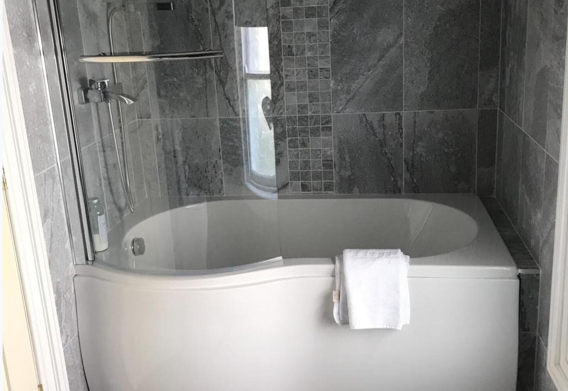 Shower, towels, shampoo