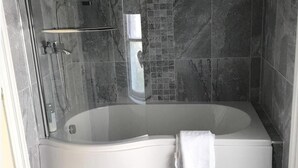 淋浴設備、提供毛巾、洗頭水