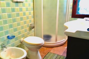 Dusche, Haartrockner, Bidet