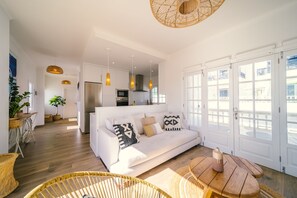 Smart TV - Casa Lola | Penthouse with huge terrace and sea views in the old town (Tías)