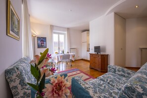 1 slaapkamer, een strijkplank/strijkijzer, beddengoed