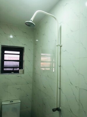 Free toiletries, slippers, towels, soap - LAQUINTA Hotel by Juicebox (Lagos)