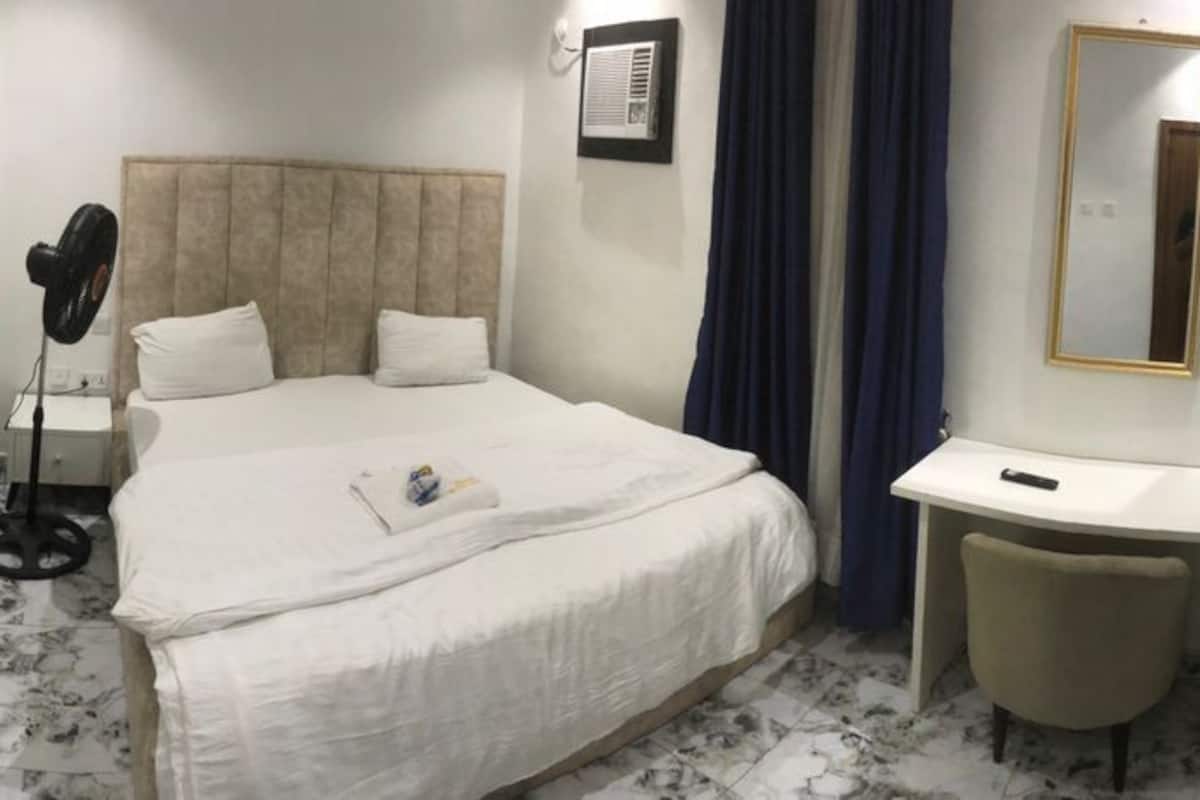 Exclusive Double Room | Premium bedding, desk, laptop workspace, soundproofing