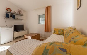 1 bedroom, free WiFi, bed sheets